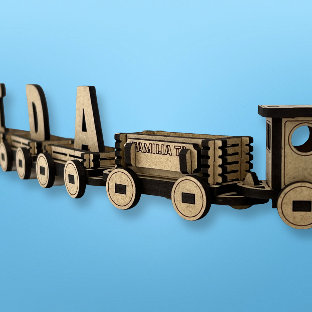 Trenulet personalizat din lemn cu numele tau