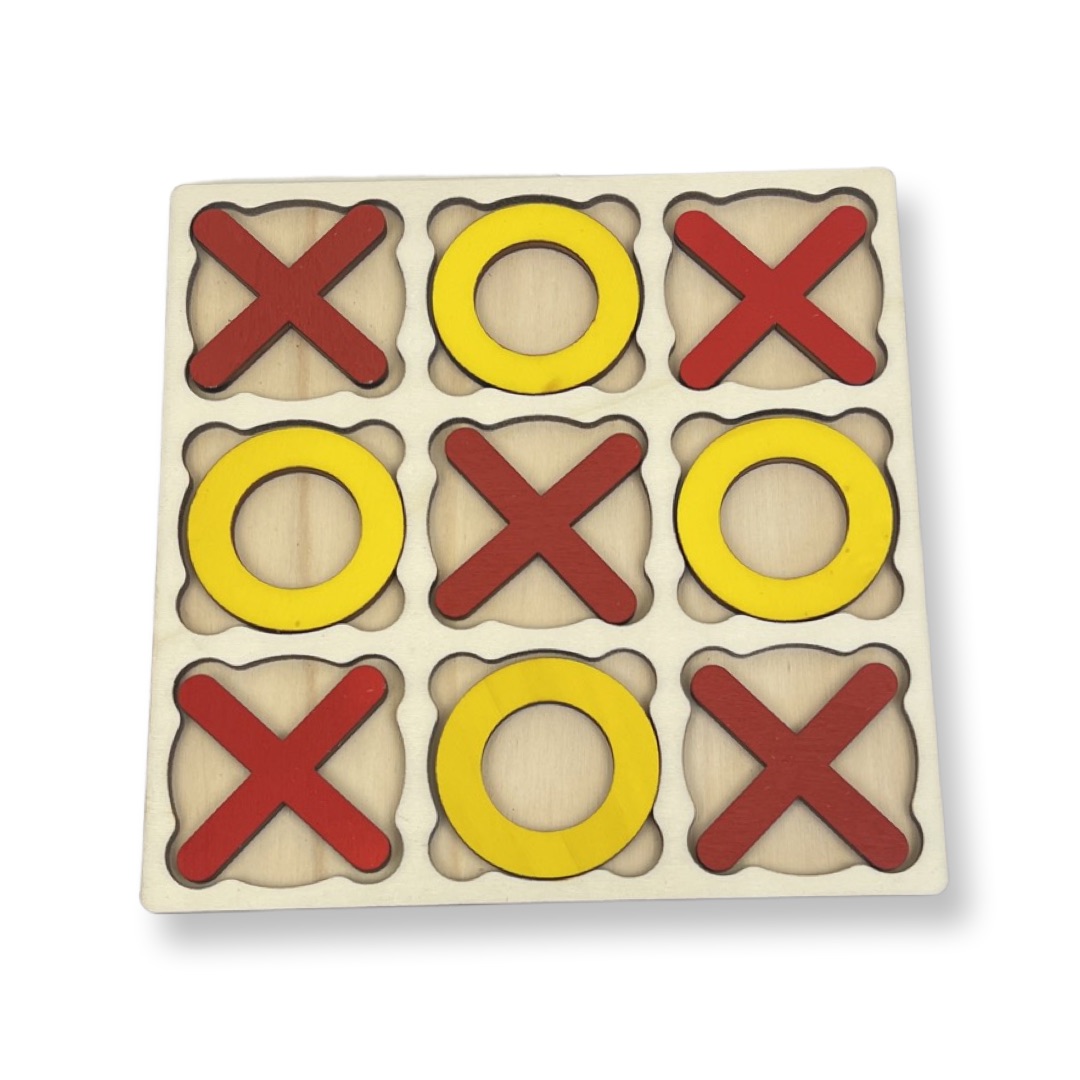 Jocul cu X și 0 din lemn